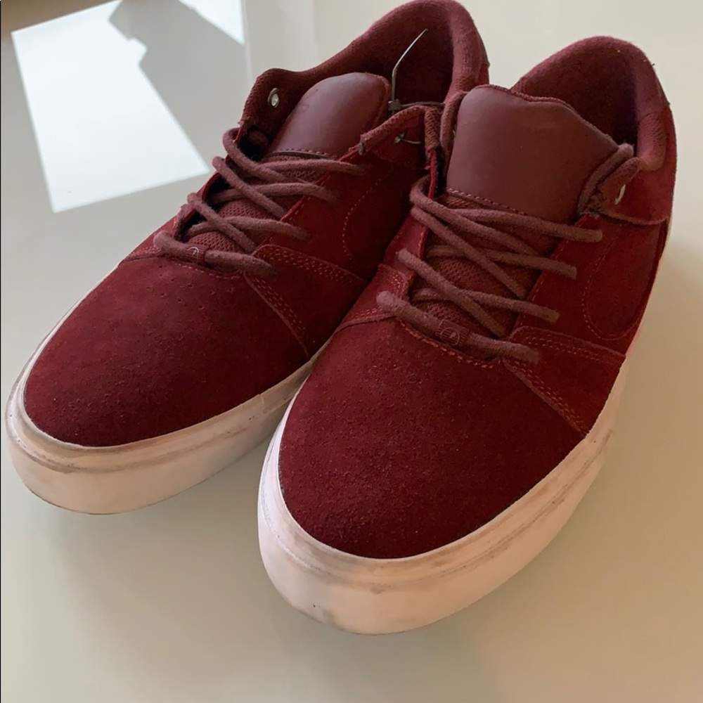 ES - sneakers - men’s 8.5